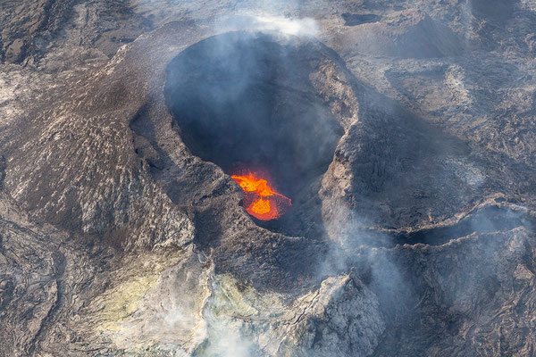 29.07. Norðurflug Volcano Tour: Blick in den aktiven Krater