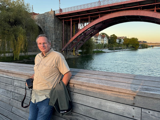 Die Füßgängerbrücke ist natürlich ideal für Sonnenuntergangsfotos.