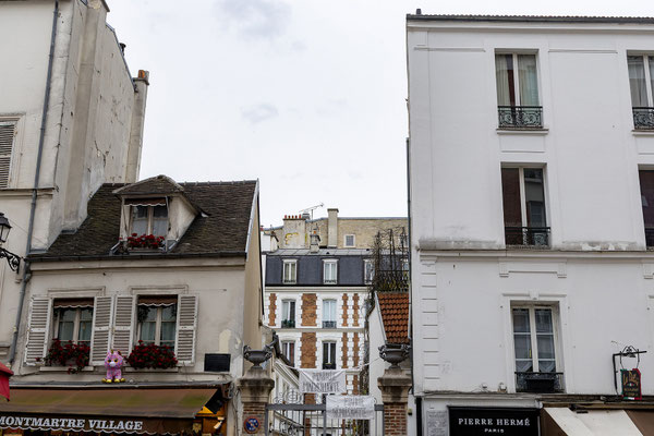 Wir spazieren durch die schönen Montmartre Gassen.