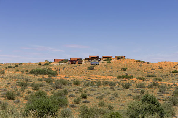 04.03. Gegen 13:15 beziehen wir unser wunderschönes Chalet #2 in Kieliekrankie. Die Lage in den Dünen ist malerisch.
