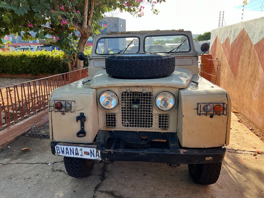 28.03. In der Serie II von 1964 vergehen die 3 Stunden der Stadtrundfahrt wie im Flug!