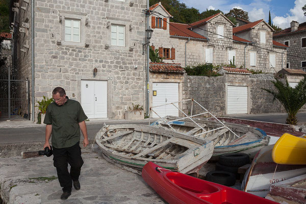 18.9. In Perast parken wir an der Uferstraße und spazieren durch den hübschen Ort. 