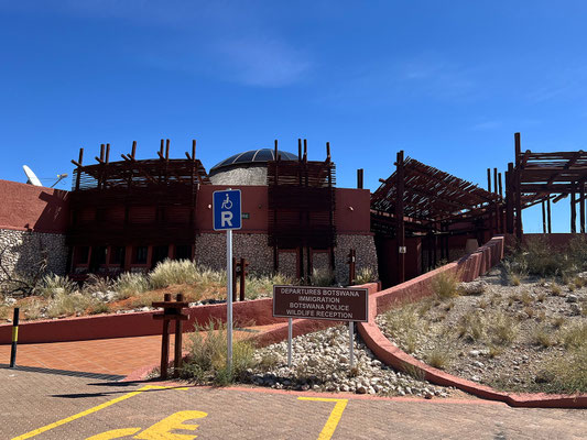 05.03. In Two Rivers reisen wir dann nach Botswana ein und erledigen die Check-in Formalitäten für die Botswana Campsites.