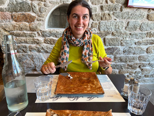 Nach der Leuchtturmbesteigung gönnen wir uns Galettes ...