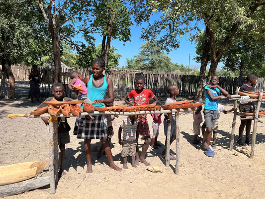22.03. Am Rückweg zur Nunda Lodge shoppen wir noch ein wenig.