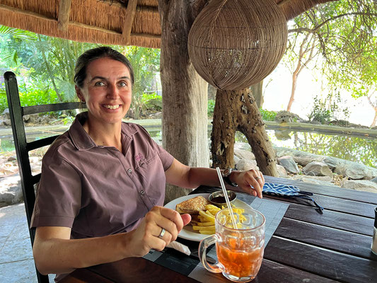 17.03. Thamalakane River Lodge: Malawi Shandy & Toast