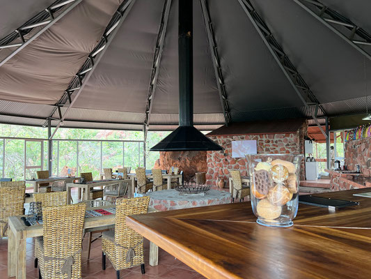 26.03. Gegen Mittag treffen wir uns in der Plateau Lodge wieder mit Susanne & Andreas.