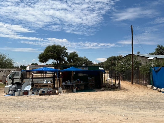 11.03. In Kang stocken wir unsere Vorräte auf.