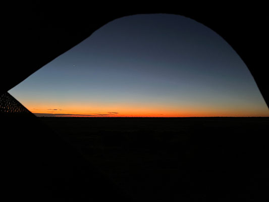 11.03. Mpayathutlwa 01: Sonnenaufgang vom Dachzelt aus