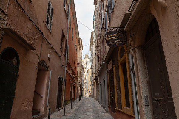 06.06. Bis Bastia ist es nicht weit. Wir haben Zeit für einen aufgiebigen Besuch der Stadt. 