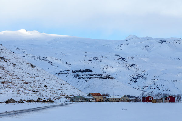 25.02. Wir fahren am Eyjafjallajökull vorbei.