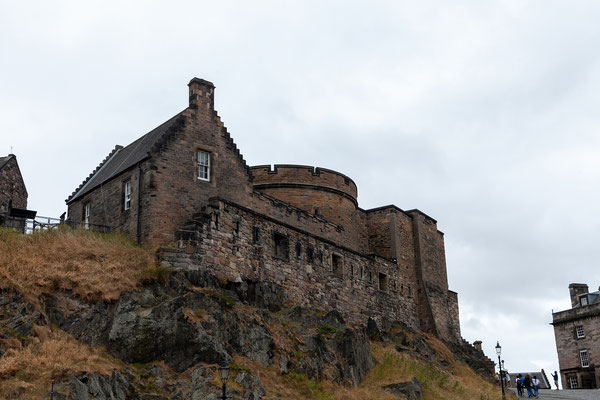 03.08. Edinburgh Castle wurde am Castle Rock, einem Doleritfelsen vulkanischen Ursprungs, errichtet.