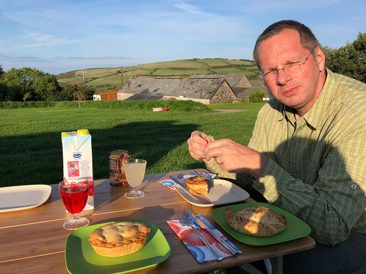 05.09. Caffyns Farm: wir verspeisen die Leckereien aus Lynmouth.