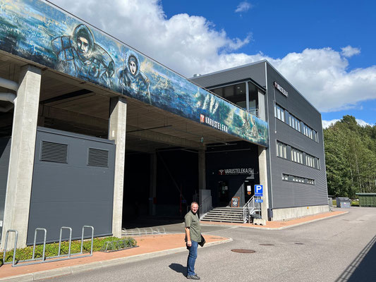 12.08. Shopping bei Varusteleka! Helmut im Paradies!