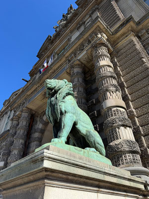 Mit dem Batobus gelangen wir bequem zum Louvre und kamen so in den Genuss einer weiteren Bootsfahrt auf der Seine.