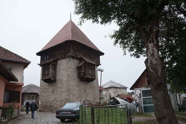 14.9. Plav, Der 1671 errichtete Redžepagić-Turm ist das älteste ehaltene Bauwerk der Stadt. 