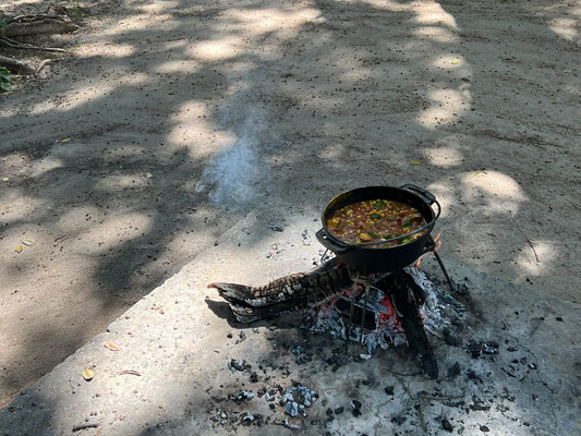 20.03. Später gibt es Potjie mit Rinderfilet, Patissons und Mais.