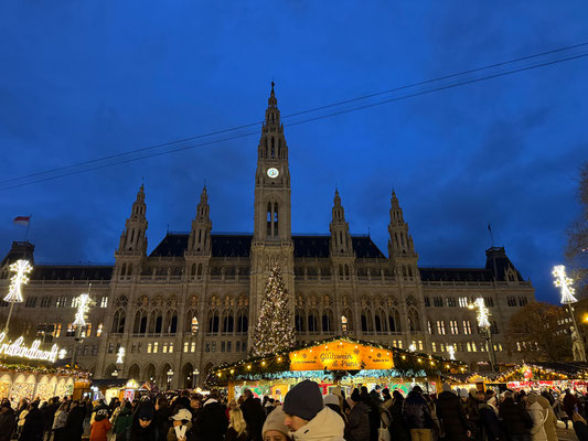 Christkindlmarkt am Rathausplatz