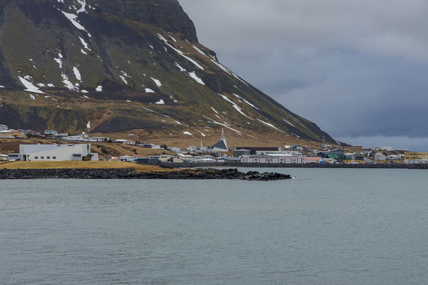 Ggen 12:30 sind wir in Ólafsvík, es nieselt mittlerweile nur mehr leicht.