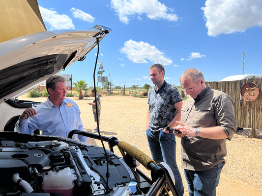 29.02. Bei Safari Car Rental holen wir unsere Autos ab.