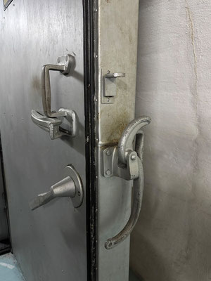 Nach Titos Tod 1980 wurde der Komplex stillgelegt, aber einsatzbereit gehalten. Der Bunker blieb bis nach dem Zerfall Jugoslawiens ein Staatsgeheimnis.