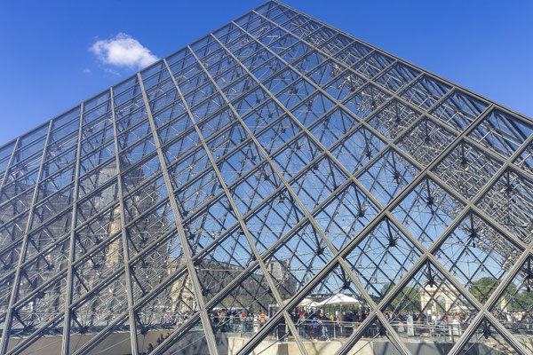 Pyramide du Louvre