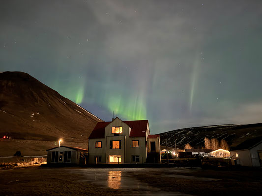 Heute müssen wir nicht so lange warten, gegen 23:00 sartet die Nordlichtshow!