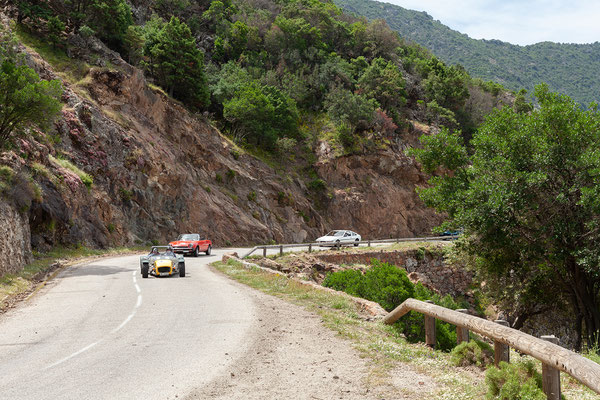 02.06. Auf den Weg nach Porto treffen wir auf die Teilnehmer einer Oldtimer-Rallye. 