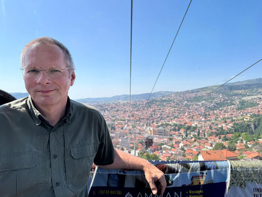 Nach der Stadtbesichtigung fahren wir mit der Gondel auf den Trebević.