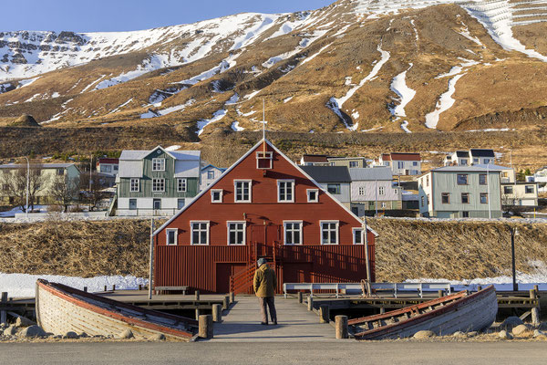 Siglufjörður wuchs mit dem Heringboom, der 1903 begann und bis in die 50er Jahre andauerte. In den besten Zeiten lebten bis zu 3000 Menschen in der Stadt.