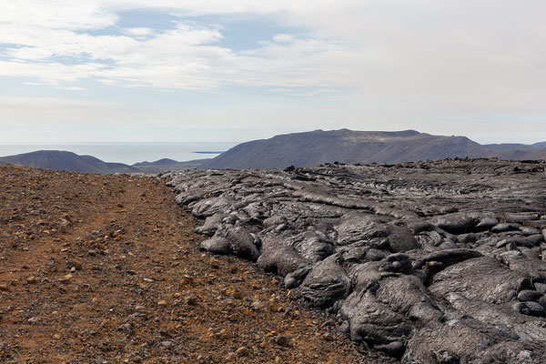 28.07.  Wir wandern das Lavafeld entlang retour.