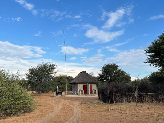 11.03. Die Campsite der Kalahari Rest Lodge verfügt über tolle Sanitärs.