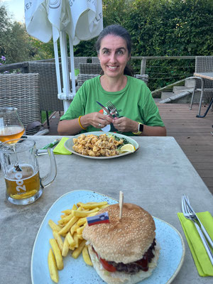 Kerstin nimmt Calamari.