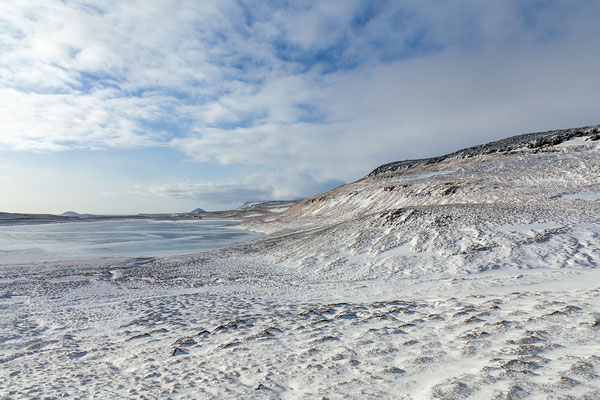 22.02. Dann geht es auf der Straße 55 nach Süden, vorbei am Oddastaðavatn.