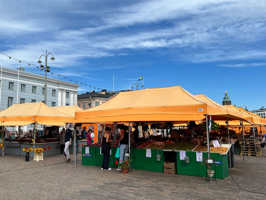 13.08. Verkaufsstände am Hafen