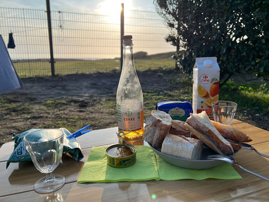 Am CP La Govelle gibt es Jause mit Meerblick. Die Köstlichkeiten der Conserverie la belle-iloise sind wirklich so ausgezeichnet wie ihr Ruf!