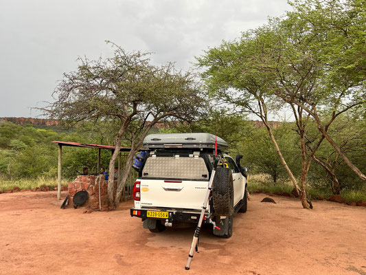 26.03. Zum Frühstück gibts die restliche Zimtschnecke. Susanne und Andreas brechen dann zur Wanderung auf das Plateau auf.
