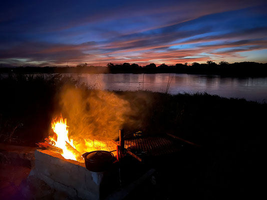 21.03. Heute gibt es wieder mal Damper und wir hören die Nacht über den Hippos beim grunzen und fressen zu.