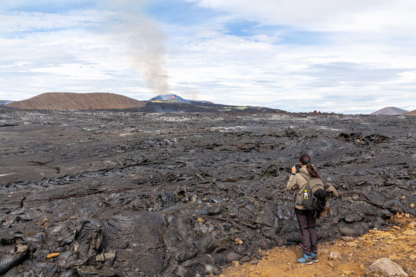 28.07.  Wir wandern das Lavafeld entlang retour.