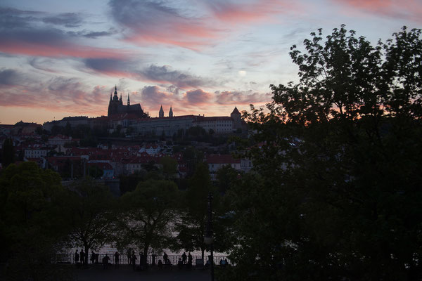 06.05. Sonnenuntergang über der Prager Burg