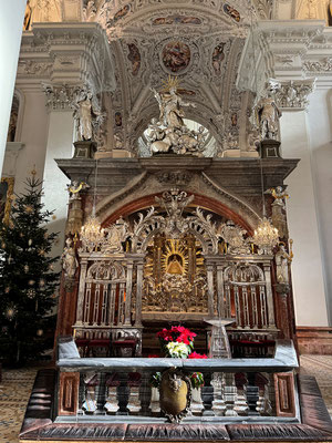 Natürlich besichtigen wir auch die Basilika.