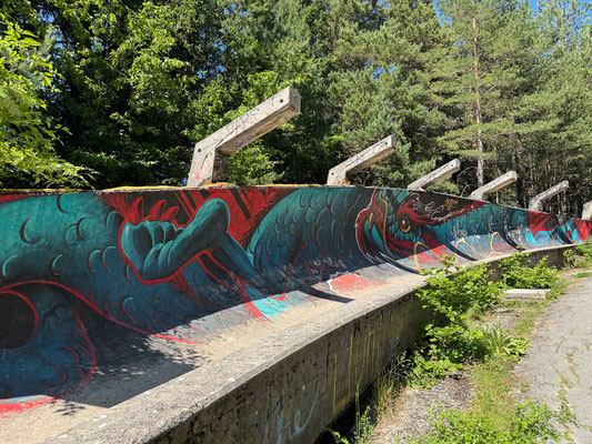 Für mich eines der eindruckvollsten ist der Drache von Kerim Mušanović (@kerim.musanovic), dem Gründer von @spray.sarajevo.
