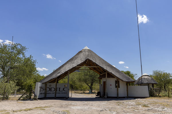 19.03. Wir zahlen BWP 50.- Eintritt pro Person und fahren dann bis zum Museum, ...