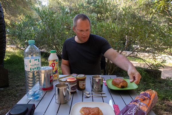 02.06. Frühstück am Camping L'Alzelli, Fango-Tal