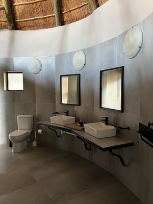 17.03. Thamalakane River Lodge, Chalet #11