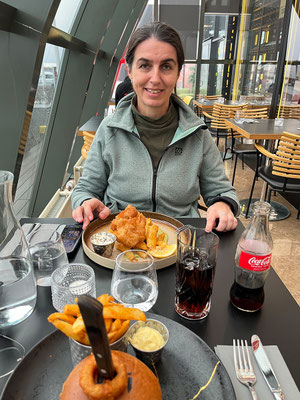 Kerstin nimmt Fish & Chips, Helmut Burger!