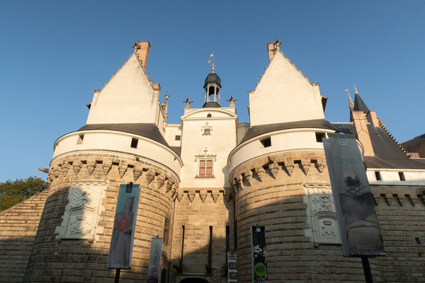 27.08. Im schönsten Abendlicht besuchen wir das Château des Ducs de Bretagne