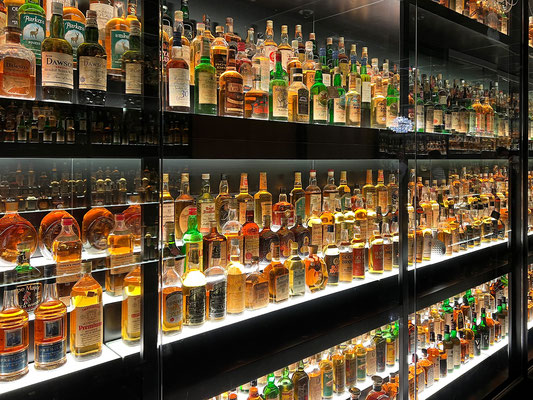02.08. Die Scotch Whisky Experience besitzt eine der weltweit größten Sammlungen schottischen Whiskys.