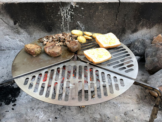 31.01. Cerdernberge, Algeria Campsite (Steak mit Kartoffeln und Knoblauchbrot)