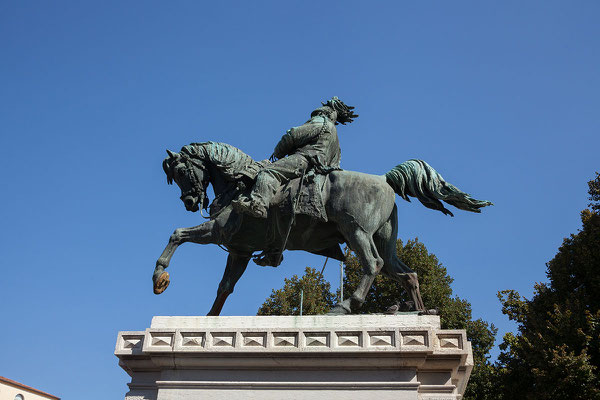 24.09. Verona - Reiterstandbild von König Vittorio Emanuele II auf der Piazza Brà